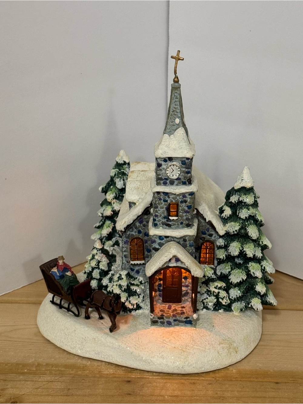 Thomas Kinkade 2003 Sunday Evening Sleigh Ride Lighted Church - Tested & Works